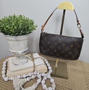 Louis Vuitton Pochette Accessory